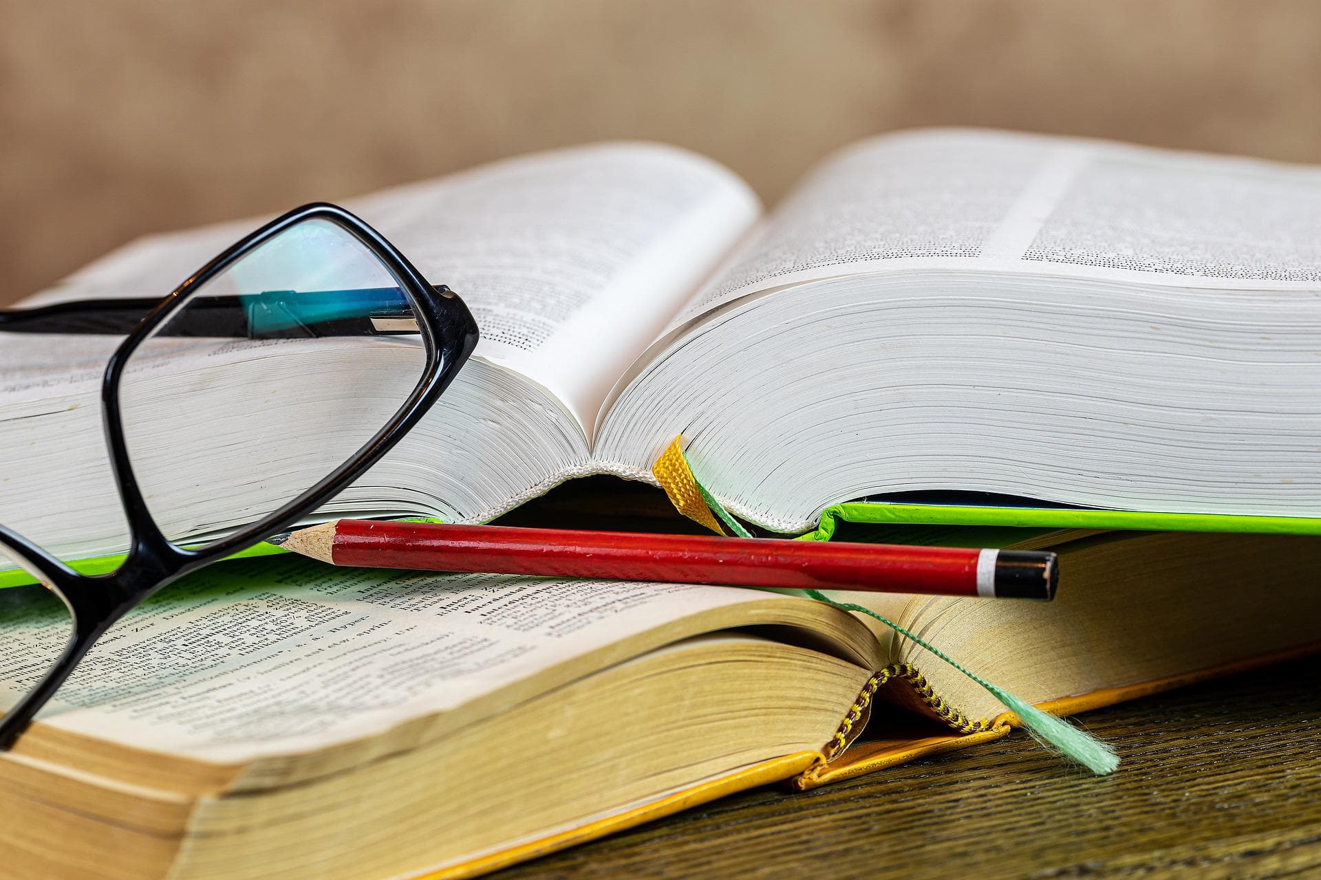 books-g3b2b3113b_1920